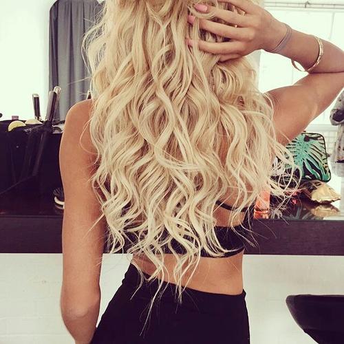 gorgeous loose blonde curls